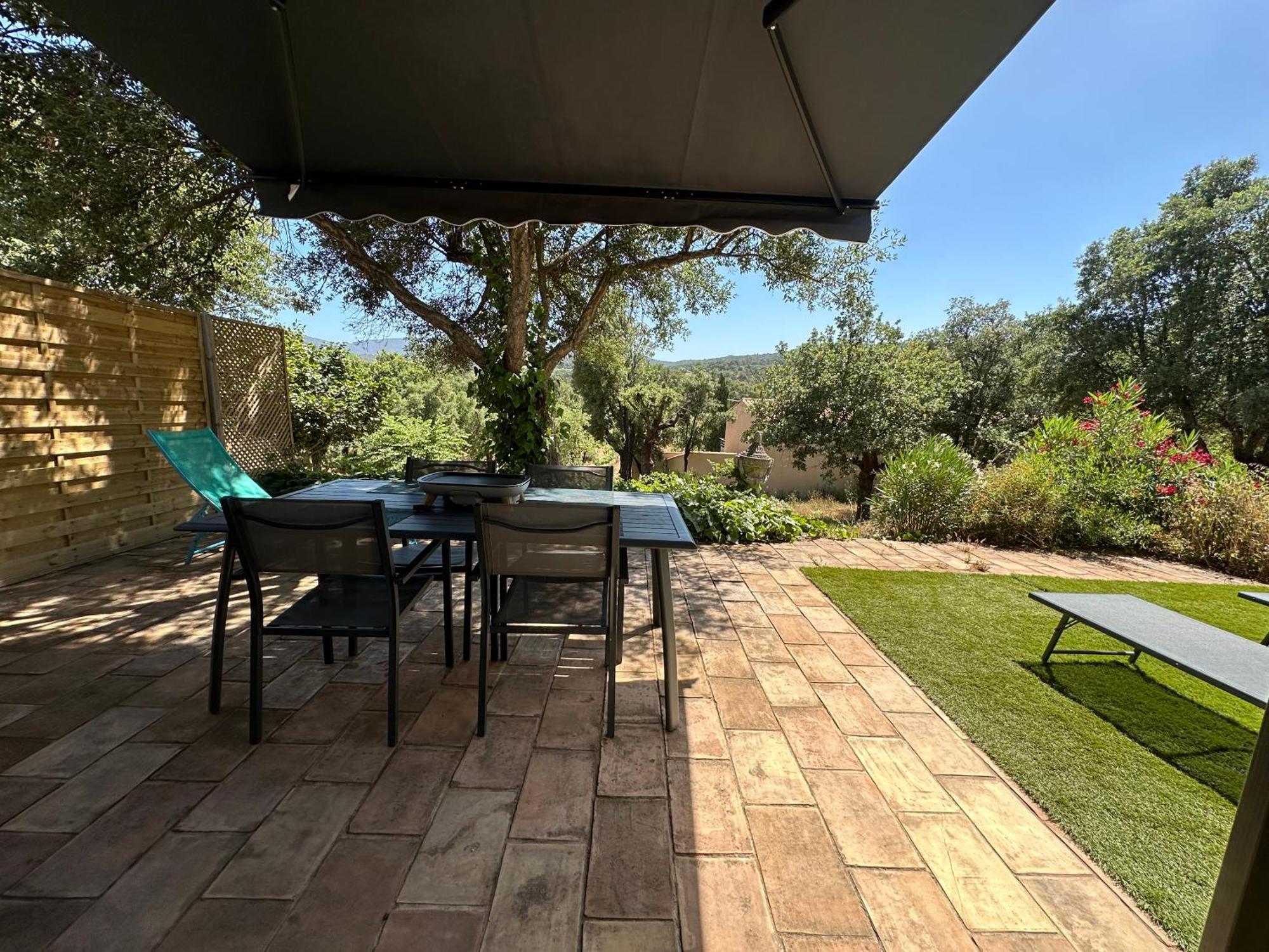 Charmant Appartement T2 Au Coeur Des Vignes Cogolin Εξωτερικό φωτογραφία